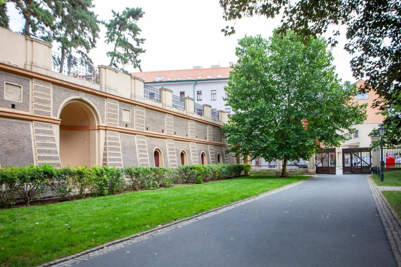 Blueground Rostovska Str Nr Park Foodie Area Prg-28 Prag Apartment